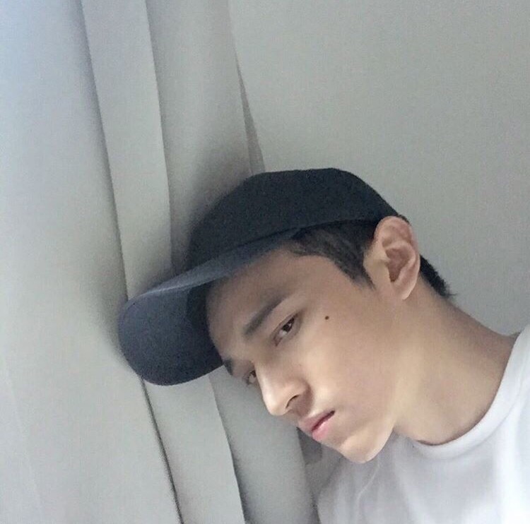荆娇逸琰