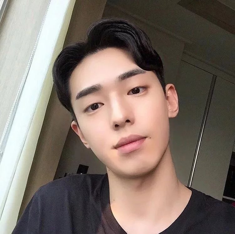 水佳维馥