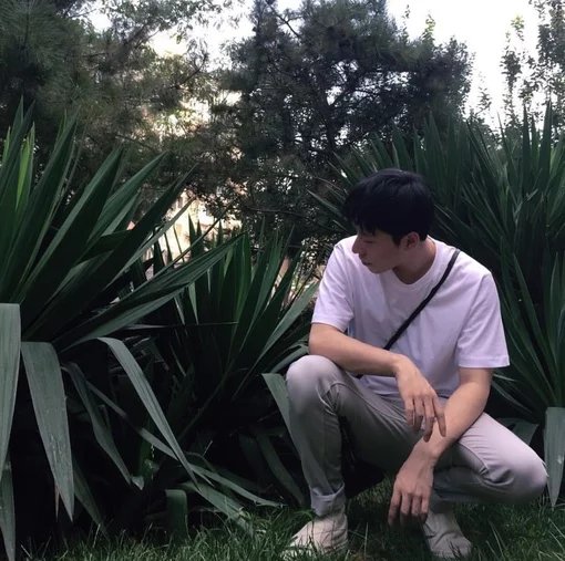 闻茂昭士