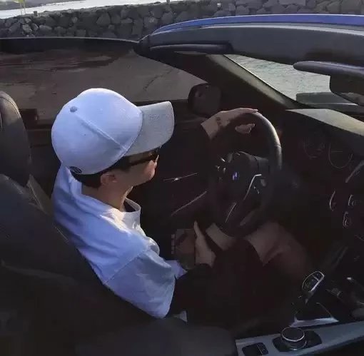 袁震威彬